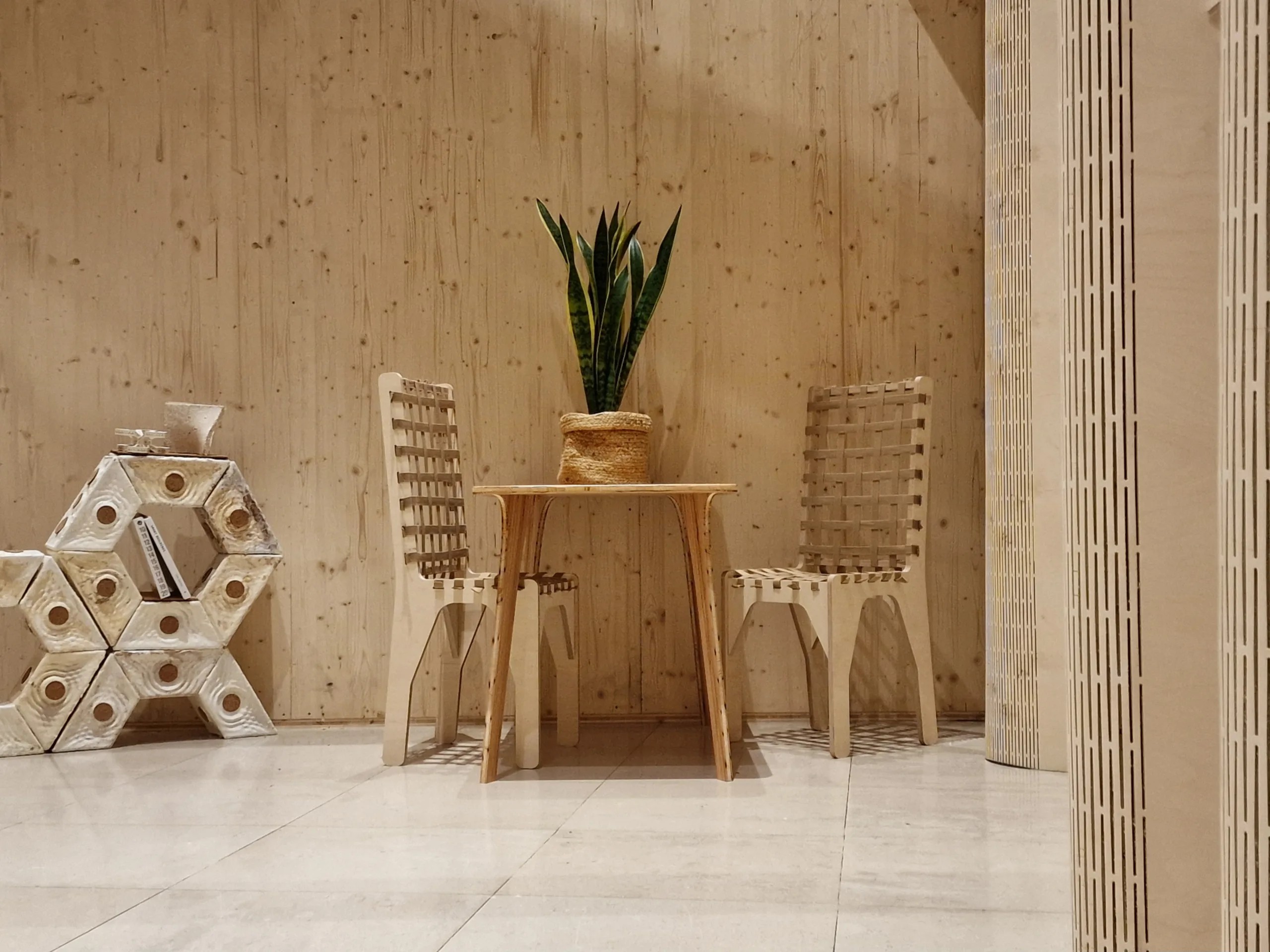 Researchers at Cambridge’s Centre for Natural Material Innovation and partners PLP Architecture have just unveiled Ephemeral, an innovative alternative using engineered wood, at the London Design Biennale at London’s Somerset House (1st – 25th June 2023).